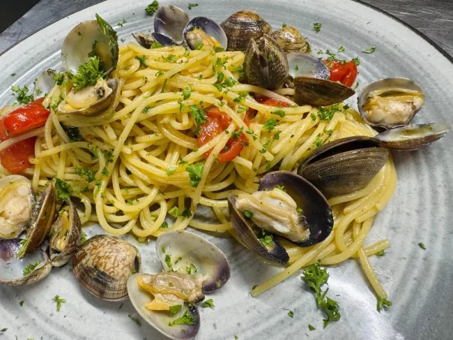 Spaghetti alle vongole aux palourdes fraîches