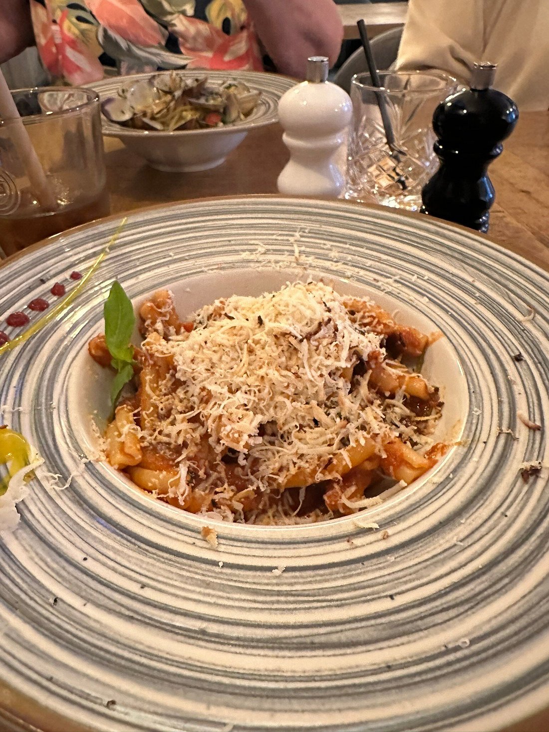 Pâtes fraîches à la sauce tomate et parmesan